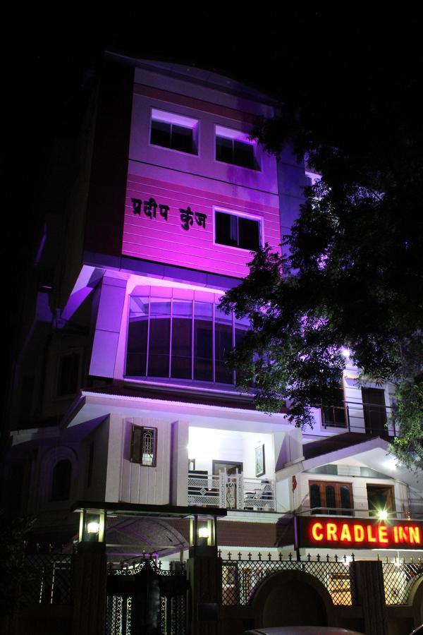 Hotel Cradle Inn Ранчи Екстериор снимка
